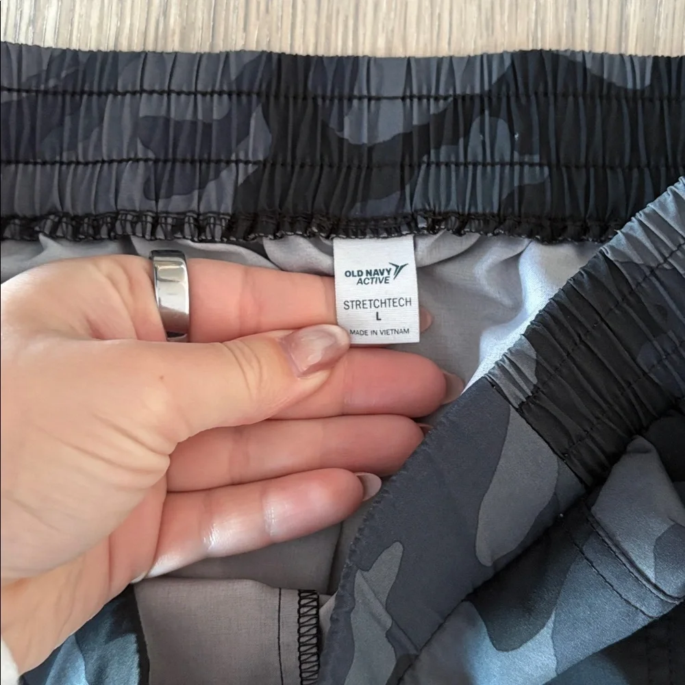 Old Navy Active Stretchtech Camo Jogger Pants Size L Gray Black Athletic - Picture 2 of 7